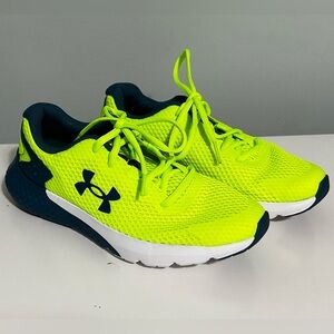 Under Armor never worn 4.5 youth sneakers.